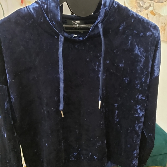 Top - Picture 3 of 4